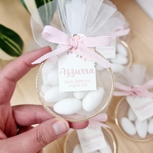 Confetti segnaposto, confetti per gli ospiti, confetti confezionati con cerchio metallico e tag personalizzato, adatti a tutte le cerimonie