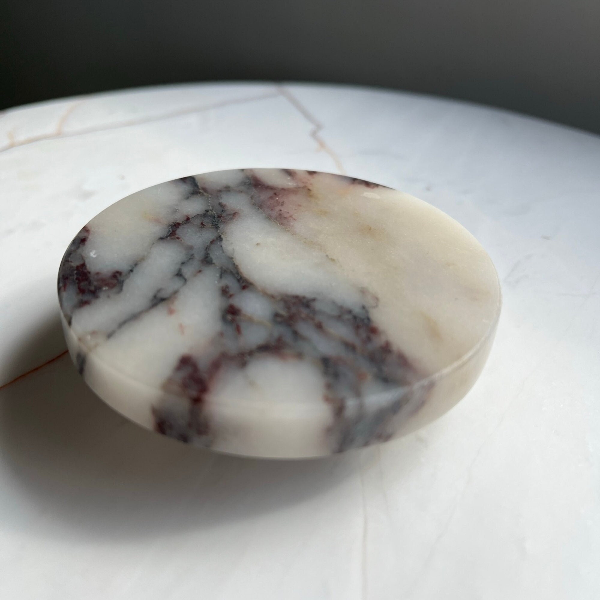 Tapa de drenaje de mármol Calacatta Viola, Calacatta Viola personalizada, tapa de drenaje de mármol, cubierta de drenaje de mármol, cubierta de drenaje decorativa, cubierta de drenaje de fregadero