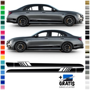 Puede incluir: Un conjunto de calcomanías para coches en blanco y negro con un diseño geométrico. Las calcomanías se muestran en un coche gris. Las calcomanías son para un Mercedes-Benz Clase E.