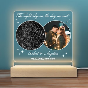 Personalisierte LED Acryl Paar unter Stern Karte nach Datum, Nachthimmel Konstellation Valentine Verlobung Hochzeitsgeschenk, romantisches Geschenk, Benutzerdefinierte Foto