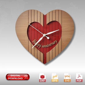 Pode incluir: Um relógio de madeira em forma de coração com um coração vermelho recortado no centro. O mostrador do relógio tem ponteiros brancos e as palavras "Happy anniversary" em uma fonte dourada.