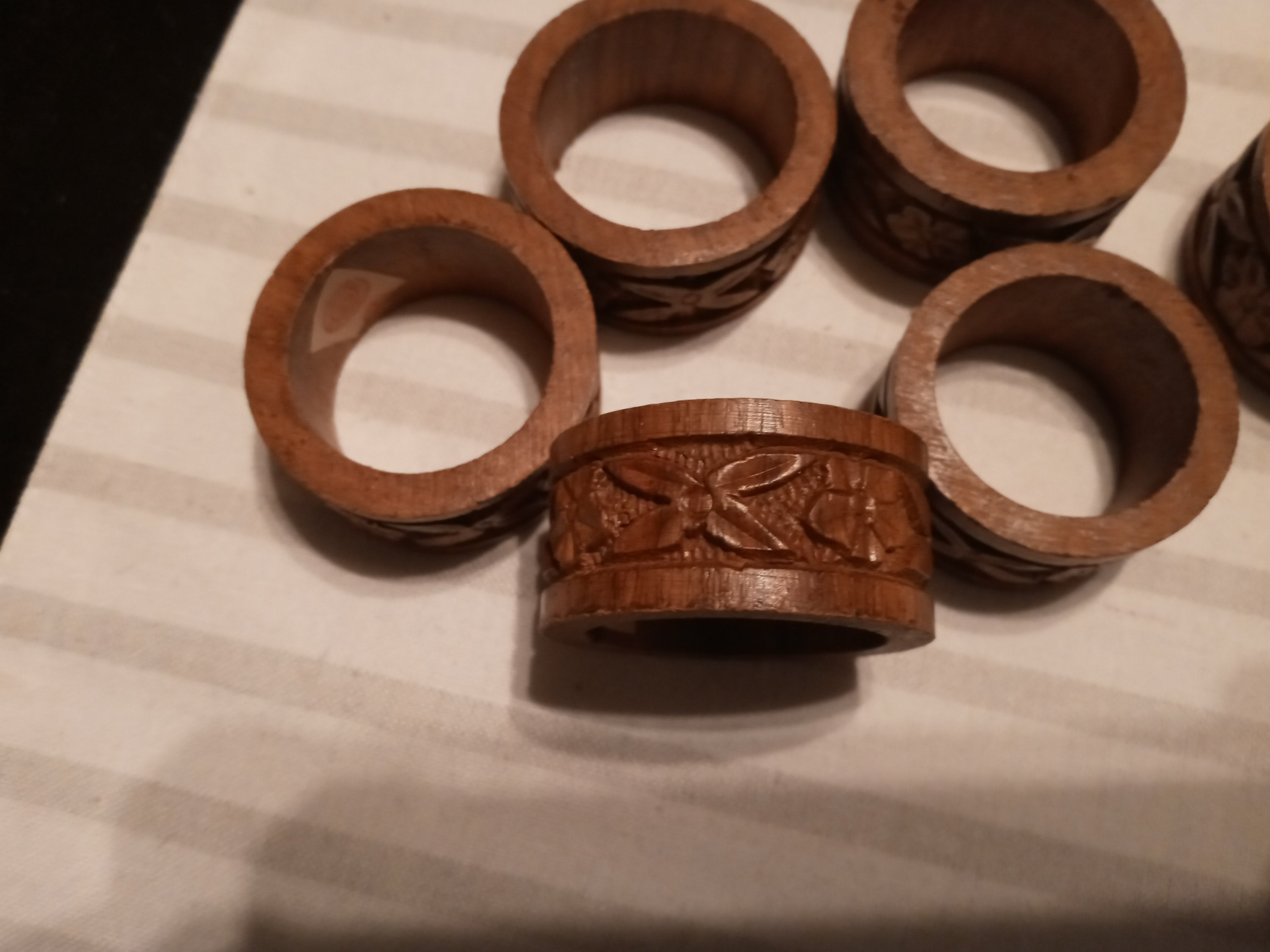 Vintage Carved Floral Servilletero Juego de 6