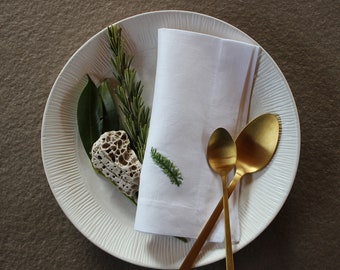 Indradanush fabric napkins in linen napkins set of 4 40 x 40 cm yew fir pine embroidered, sustainably embroidered by hand 4 pieces natural white