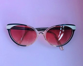 Black and White Round Retro Sunglasses Red Lenses