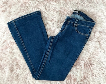 Jeans vintage Y2K de 5 bolsillos en talla bootcut. UK 4 / XS - cintura baja - azul piedra