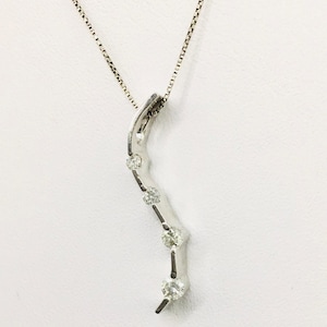 10K White Gold Diamond Pendant Necklace - Vine Design, 22 Inch