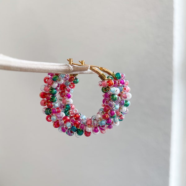 Gold-plated colorful hoop earrings with pearls, pearl earrings, large hoop earrings, gold, colorful, red, purple, pink, orange, yellow, glass pearl, seed beads, gold jewelry