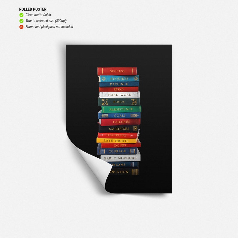 Op de afbeelding: Een stapel kleurrijke boeken met motiverende woorden op de ruggen, waaronder "Succes", "Vereist", "Geduld", "Risico's", "Hard werken", "Focus", "Volharding", "Doelen", "Mislukkingen", "Opofferingen", "Discipline", "Late nachten", "Twijfels", "Moed", "Vroege ochtenden", "Dromen" en "Toewijding". De boeken zijn in een verticale stapel op een zwarte achtergrond gerangschikt.