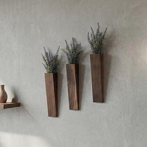 Mid Century Modern Wood Wall Pocket – MCM Vertical Planter Vase for Eucalyptus, Dried Flowers – Minimalist Wall Decor