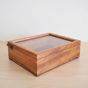 Scatola dei ricordi in noce nero fatta a mano: scatola dei ricordi in legno incisa