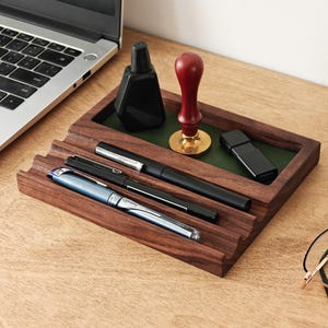 Organiseur de bureau en bois | Porte-plateau et porte-stylo Catch All personnalisés | Cadeau unique de fête des pères ou d'anniversaire pour lui | Cadeau professeur