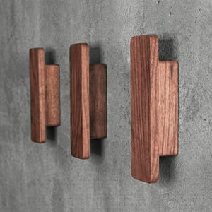 Perchero minimalista de teca de estilo moderno de mediados de siglo para colgar en la pared / Organizador de entrada estilo MCM / Ganchos de pared / Regalo perfecto para inauguración de casa y decoración de pared