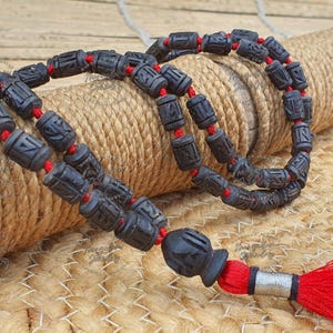 Shyama Tulsi Radha gegraveerde ketting, zwarte Tulsi-ketting, Krishna-ketting, Kantha Mala, godsgeschenken, gunstige geschenken