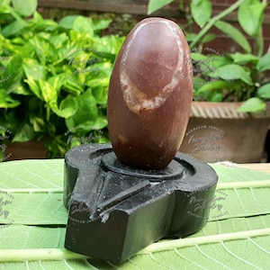 3-inch narmadeshwar-shivling met natuurlijke janeu zwarte yoni-basis, heilige shiva-lingam voor puja, vastu, meditatie en altaardecor