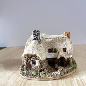 Lilliput Lane Ostlers Keep Cottage (1985) - Handgefertigt in Cubria UK