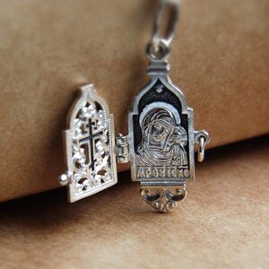 Ciondolo vintage in argento 925, immagine ortodossa orientale della Madre di Dio, ciondolo con lucchetto a libro russo, collana con icona di preghiera cirillica della Vergine di Kazan
