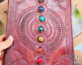 Handgefertigtes Lederbuch: Seven Stone Embossed Book of Shadows