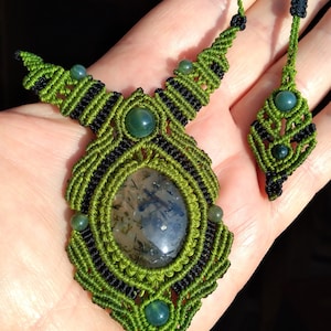 Collar Micro Macramé con Cabujón Prehnita, colgante de piedra natural, joyería Boho, collar de diseñador único, joyería de noche con estilo