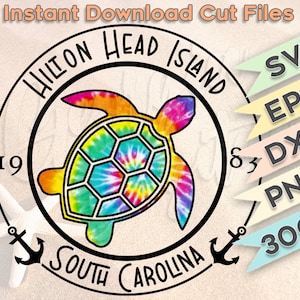 Puede incluir: Un círculo blanco y negro con el texto "HILTON HEAD ISLAND" y "SOUTH CAROLINA" alrededor de una tortuga marina tie-dye. El texto "19" y "83" están a cada lado de la tortuga. El texto "SVG, EPS, DXF, PNG, 300 DPI" está en el lado derecho de la imagen.