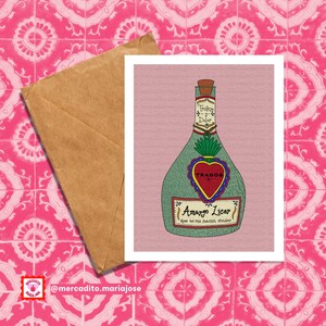 May include: A green glass bottle with a red heart and the text "Tragos" on it. The bottle has a label that reads "Amargo Licor que no me hacen olvidar".