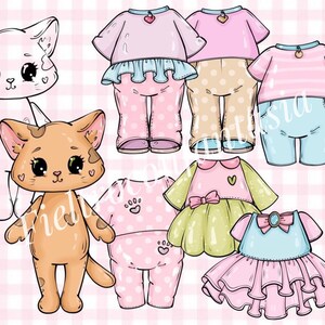 K&ouml;nnte beinhalten: Illustration von Puppenkleidung und Cartoon-Katzenfiguren. Die Outfits umfassen rosa Pijama mit Punkten, ein blaues und rosa Kleid mit einer Schleife und ein gr&uuml;nes und rosa Kleid. Die Katzen sind im Cartoon-Stil gezeichnet.