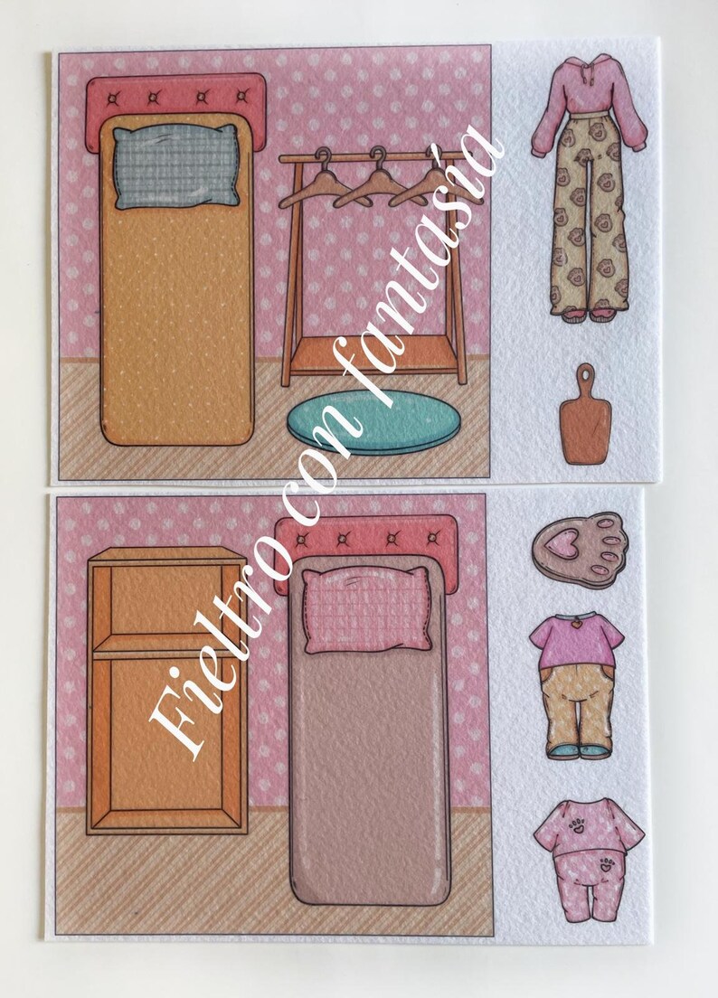 K&ouml;nnte beinhalten: Ein Set aus illustrierten Papierpuppen-Szenen und Kleidung. Die Szenen zeigen ein Schlafzimmer mit Bett, Nachttisch und Kleiderst&auml;nder. Zu den Kleidungsoptionen geh&ouml;ren Pyjamas, ein Hemd, eine Hose und ein Strampler. Der Text "Fieltro con fantasia" ist sichtbar.