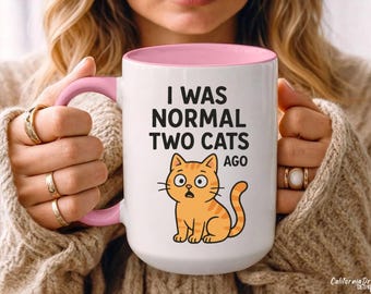 Taza "Yo era normal hace dos gatos", taza de café divertida para amantes de los gatos, taza de regalo con un lindo gato atigrado naranja, humor de señora loca por los gatos, idea de regalo para dueños de mascotas