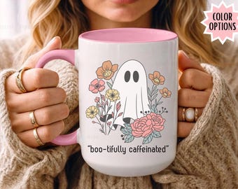 Taza de café con diseño de fantasma, taza con estampado floral de fantasma, taza de Halloween para la temporada espeluznante, taza de té otoñal de estilo cottagecore, vajilla otoñal bohemia, regalo para amantes de Halloween