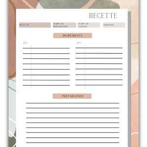Puede incluir: Una plantilla de receta imprimible con un fondo de acuarela beige y verde. La plantilla incluye secciones para el nombre de la receta, los ingredientes, las instrucciones de preparaci&oacute;n y el tiempo de cocci&oacute;n. El texto "FICHE RECETTE" est&aacute; en la parte superior de la p&aacute;gina.