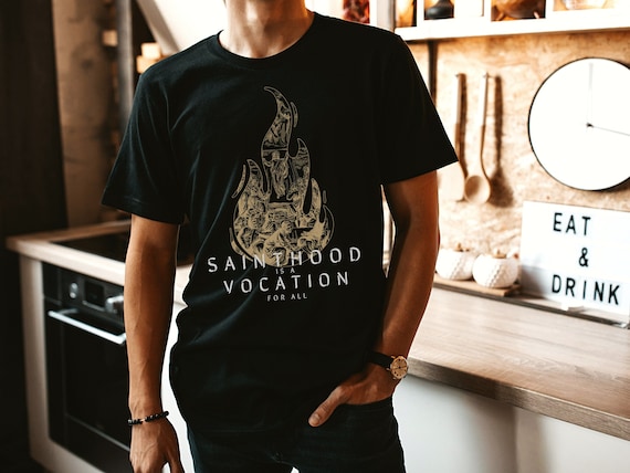 SAINTHOOD グラフィック Tシャツ Lサイズ Sainthood is a Vocation for All T-shirt for Men | We Are All