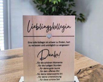 May include: A wooden sign with the text "Lieblingskollegin" and a small heart. The sign also includes the text "Eine tolle Kollegin ist schwer zu finden, hart zu verlassen und unmöglich zu vergessen! Danke! ...für die schönen Momente ...für die lustigen Stunden ...für deine gute Laune ...für dein offenes Ohr ...für deine liebenswerte Art ...für deine Unterstützung ...für diese schöne Zeit"