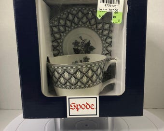 スポード ブルー ルーム コレクション ゼラニウム マグカップ。手彫り