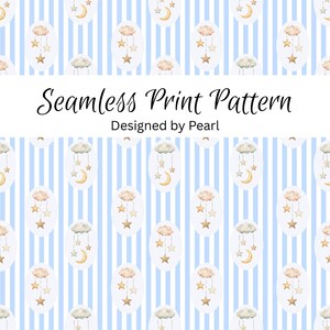 Puede incluir: Patrón de impresión sin costuras con un diseño repetitivo de nubes, estrellas y lunas crecientes en tonos dorados y beige suaves. El diseño está sobre un fondo a rayas azul claro y blanco. Se muestra el texto "Seamless Print Pattern Designed by Pearl".