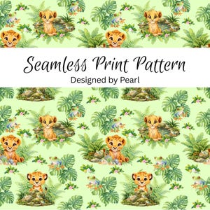 Può includere: Motivo di stampa senza cuciture con illustrazioni ad acquerello di un cucciolo di leone, rane e fogliame tropicale su sfondo verde chiaro. È incluso anche il testo "Seamless Print Pattern" e "Designed by Pearl".