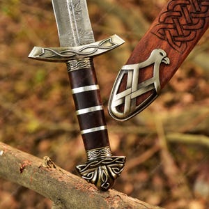 Hand Forged Damascus Steel Viking Sword: Cosplay Medieval Northman Replica