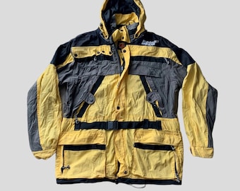 Boulder Gear Tech Jacket: '90s-Inspired Style with Versatile Fastening