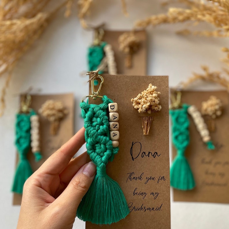 A personalized gift card for you. Key chain made of macrame thread. Used as wedding gift, birthday gift, welcome gift, Bachelorette Party. Will you be my Bridesmaid, Bachelorette Party Gifts for Bridesmaids ,The name and date are written on the card.