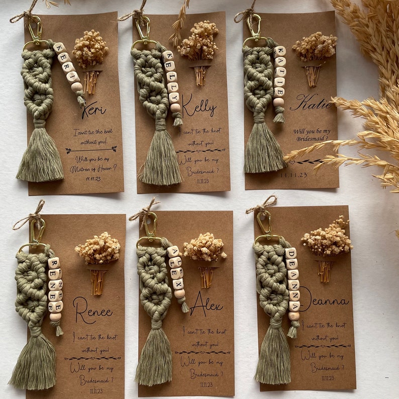 A personalized gift card for you. Key chain made of macrame thread. Used as wedding gift, birthday gift, welcome gift, Bachelorette Party. Will you be my Bridesmaid, Bachelorette Party Gifts for Bridesmaids ,The name and date are written on the card.