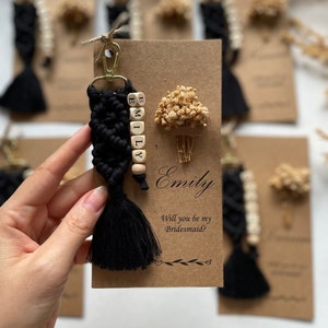 A personalized gift card for you. Key chain made of macrame thread. Used as wedding gift, birthday gift, welcome gift, Bachelorette Party. Will you be my Bridesmaid, Bachelorette Party Gifts for Bridesmaids ,The name and date are written on the card.