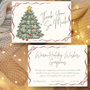 Puede incluir: Dos tarjetas de felicitación navideñas. Una tarjeta presenta un árbol de Navidad en acuarela con adornos rojos y una estrella dorada, con el texto "Thank You So Much!". La otra tarjeta dice "Warm Holiday Wishes, Gorgeous".