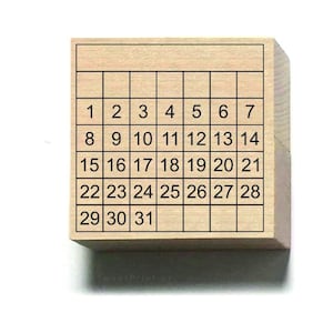 以下が含まれることがあります： 1から31までの数字が書かれた31個の正方形のグリッドを持つ木製スタンプ。カレンダーグリッドを作成するために設計されています。