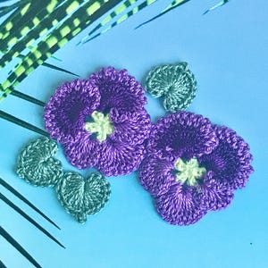 Ensemble de 5 pensées lavande violet violet fleur de pensée appliques au crochet broderie en tricot