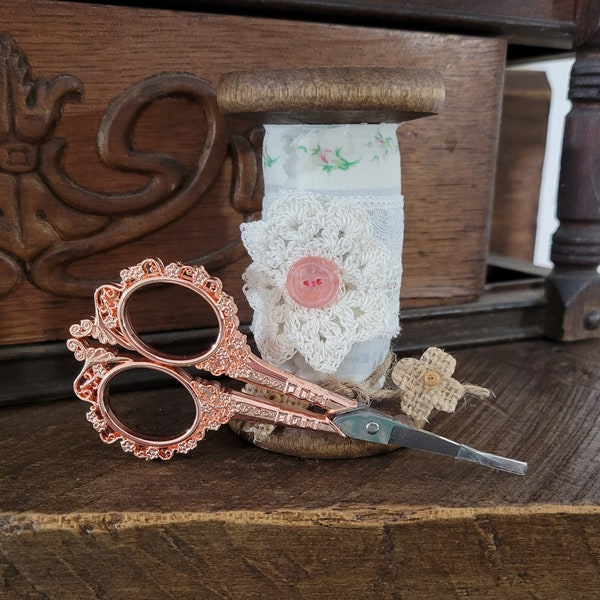 Vintage Wooden Bobbin with Embroidery Scissors, Sewing Notions, Room Decor, Textile Bobbin, Embroidery Scissors