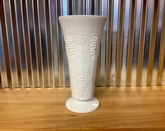 Vintage Indiana U.S.A.  MILK GLASS VASE "Grapes"  No.403