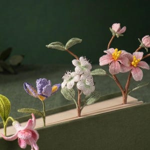 Marcapáginas de flor de iris, micro crochet, pera, melocotón, fucsia, regalo de primavera para mamá, hija, recién nacida, cumpleaños, floral, hecho a mano, accesorio de lectura para jardín