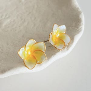 Plumeria Earrings Hawaiian Tropical Flower Dainty Jewelry Fairy core Resin Earrings Fairy Cottage core Gift for Her Birthday Gift for Mom