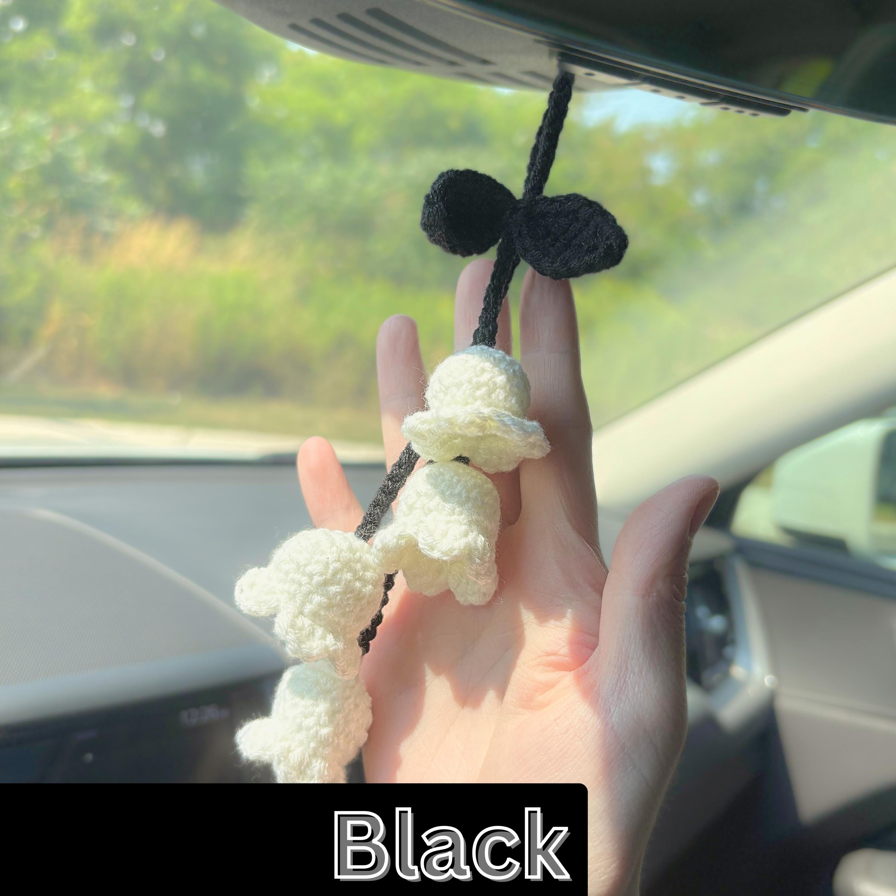 Accessorio Per Auto Mughetto Fatto A Mano All'Uncinetto: Decorazione Floreale Per Specchietto Retrovisore. Portachiavi Regalo, Bianco.