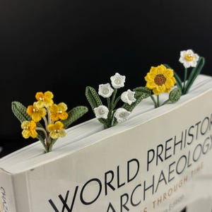 Micro Crochet Flower Bookmark Handmade Cute Bookmark Sunflower Lily of the Valley Osmanthus Daffodil Gift for BookClub Graduation Mother Day