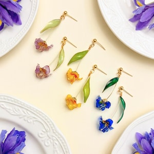 Oorbellen met irisbloem van hars, lange hanger, bloemmotief, perfect als bruidsmeisjessieraad, bruidsdouche, tuinthema, chique stijl, sprookjesachtig, of als accessoire voor Moederdag.