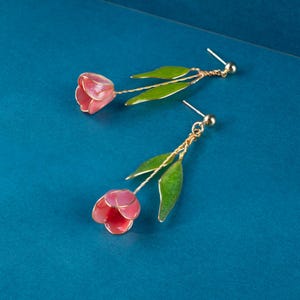 Brincos de Tulipa Rosa Artesanais com Pingentes Florais em Resina, Joias com Flores em Estilo Fairycore, Presente de Primavera para Ela, Acessório Elegante em Estilo Cottage Core